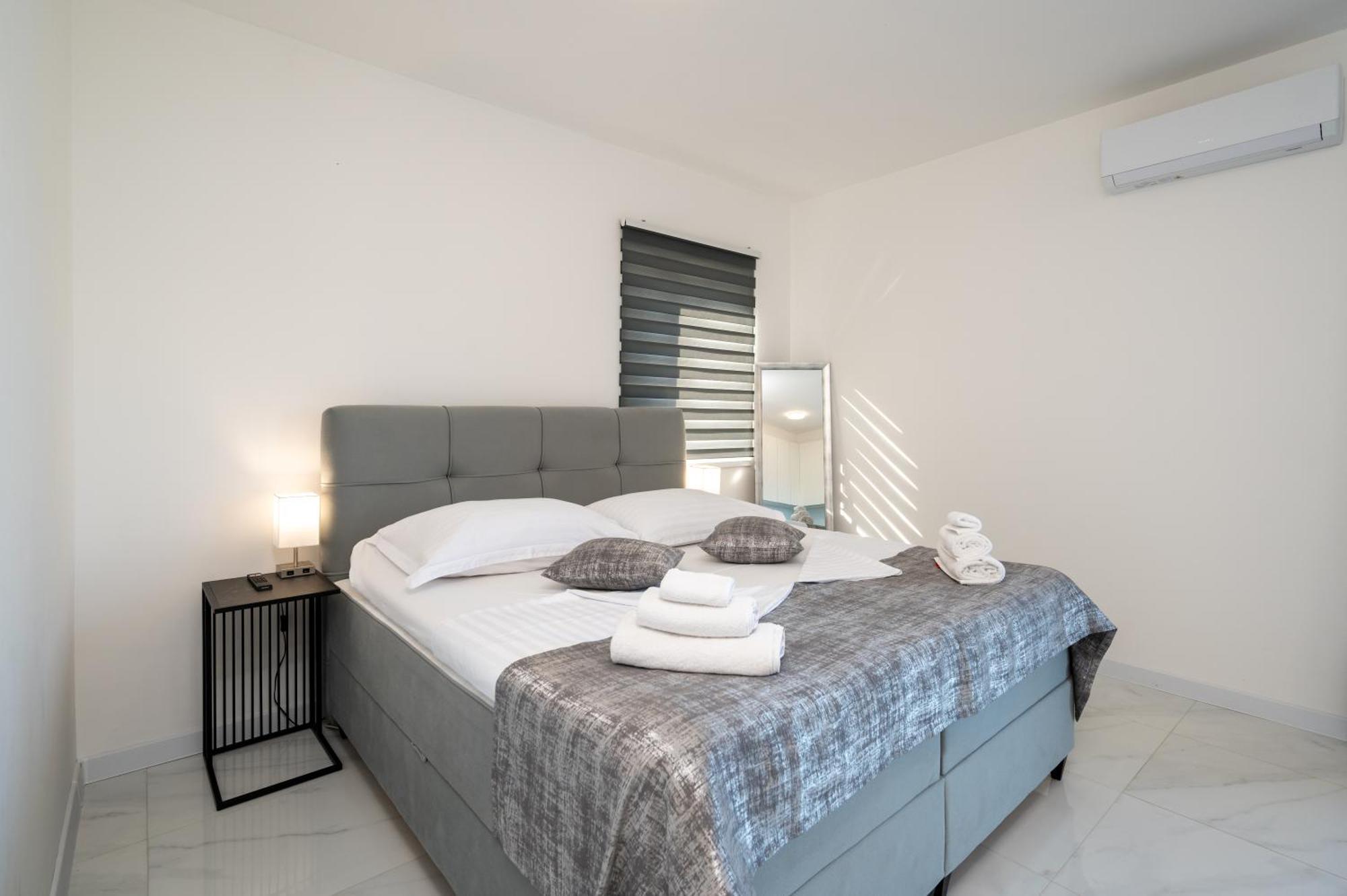 Apartments Filipo Trogir Exterior photo